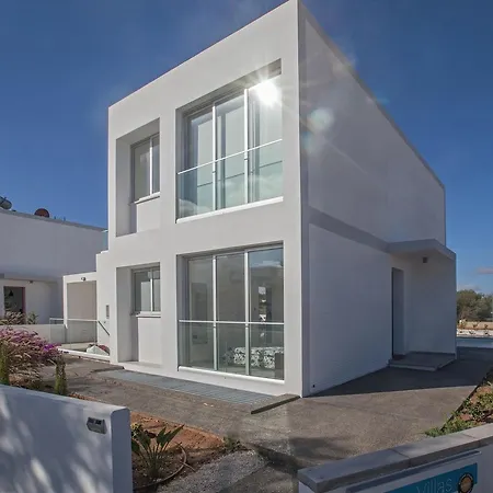 Cyprus In The Sun Hollyoaks 2 Platinum 10 Bedrooms Sleeps 22 Holiday home *