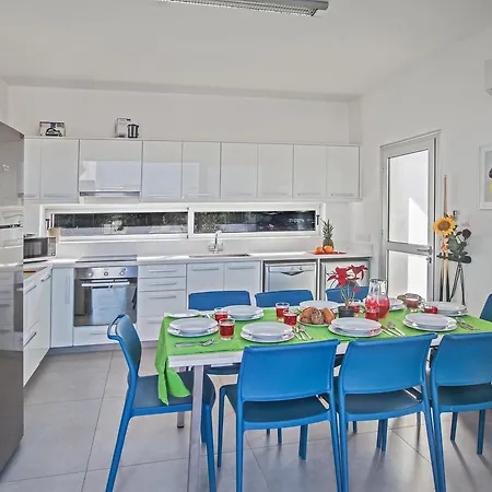Holiday home Cyprus In The Sun Hollyoaks 2 Platinum 10 Bedrooms Sleeps 22 *