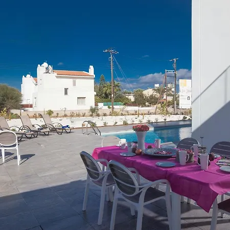 Cyprus In The Sun Hollyoaks 2 Platinum 10 Bedrooms Sleeps 22 펜션 프로타라스