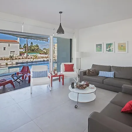 펜션 Cyprus In The Sun Hollyoaks 2 Platinum 10 Bedrooms Sleeps 22 프로타라스