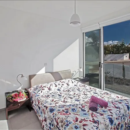 Cyprus In The Sun Hollyoaks 2 Platinum 10 Bedrooms Sleeps 22 펜션 *