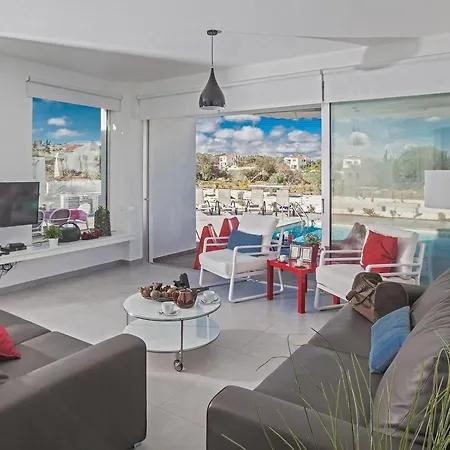 Cyprus In The Sun Hollyoaks 2 Platinum 10 Bedrooms Sleeps 22 * Πρωταράς