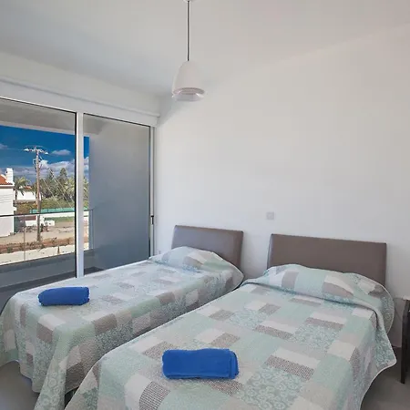 펜션 Cyprus In The Sun Hollyoaks 2 Platinum 10 Bedrooms Sleeps 22