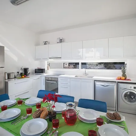 Cyprus In The Sun Hollyoaks 2 Platinum 10 Bedrooms Sleeps 22 Πρωταράς