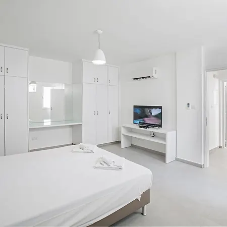 Cyprus In The Sun Hollyoaks 2 Platinum 10 Bedrooms Sleeps 22 프로타라스