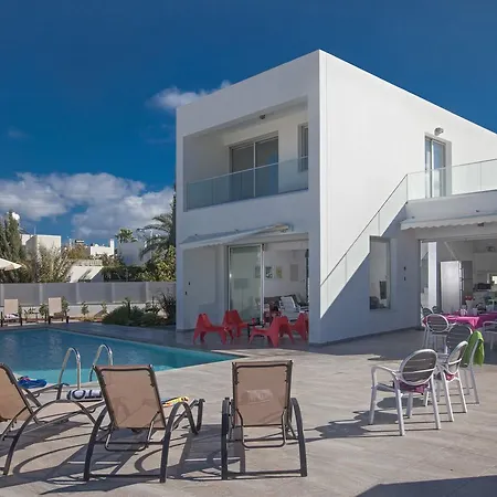 펜션 Cyprus In The Sun Hollyoaks 2 Platinum 10 Bedrooms Sleeps 22 프로타라스