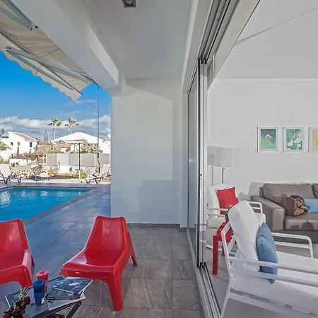 Cyprus In The Sun Hollyoaks 2 Platinum 10 Bedrooms Sleeps 22 펜션