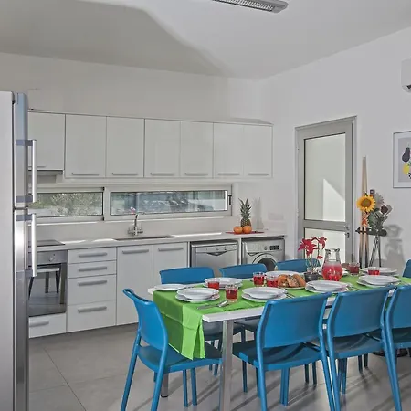 Cyprus In The Sun Hollyoaks 2 Platinum 10 Bedrooms Sleeps 22 Σπίτι διακοπών